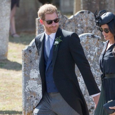 El Príncipe Harry y Meghan Markle deslumbran en la boda de Charlie van Straubenzee y Daisy Jenks