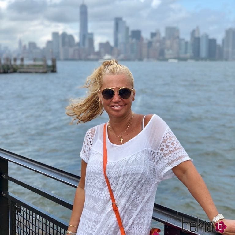 Belén Esteban posa muy sonriente en Nueva York