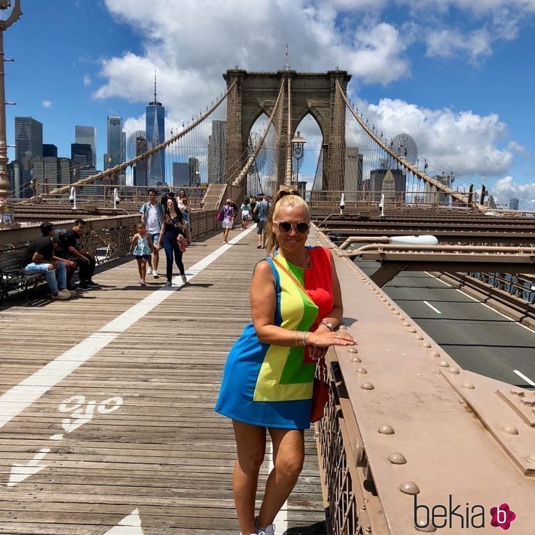 Belén Esteban posa en el Puente de Brooklyn durante sus vacaciones en Nueva York