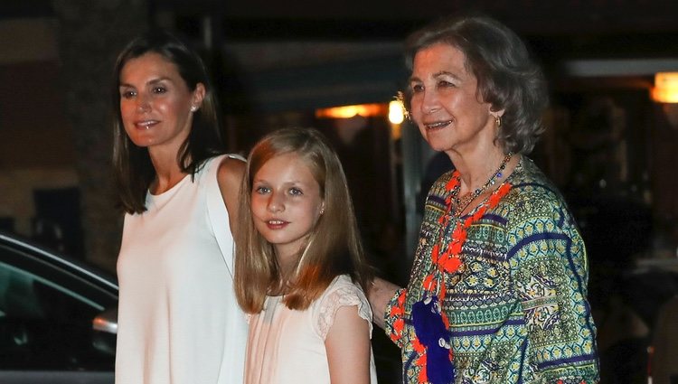 La Reina Letizia, la Princesa Leonor y la Reina Sofía en la cena por el final de la Copa del Rey de Vela 2018