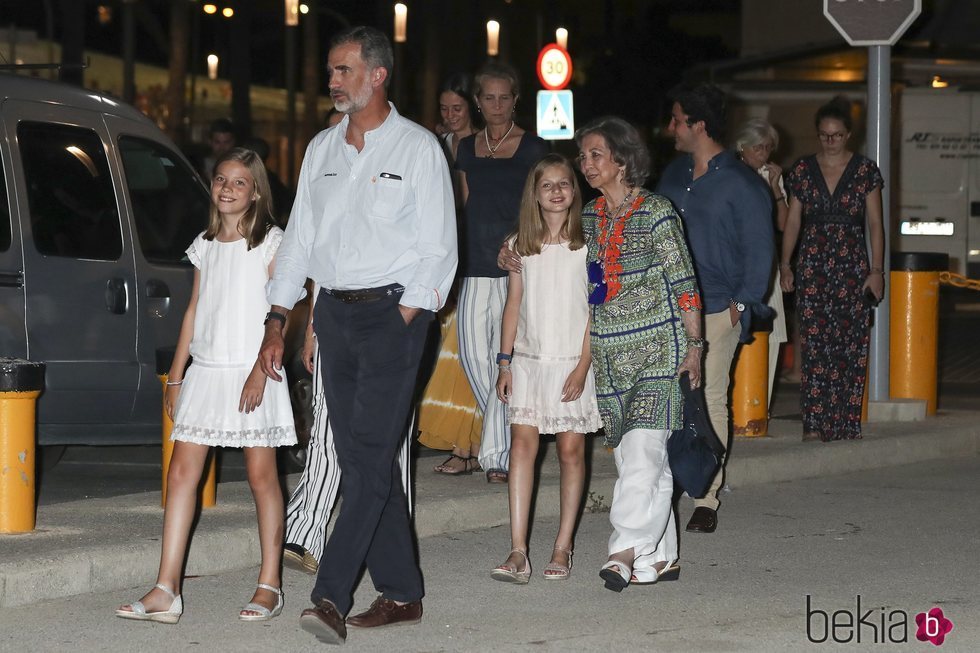 El Rey Felipe, la Princesa Leonor, la Infanta Sofia, la Reina Sofía, la Infanta Elena, Froilán y Victoria Federica en la cena por el final de la Copa del R