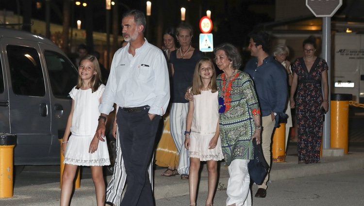 El Rey Felipe, la Princesa Leonor, la Infanta Sofia, la Reina Sofía, la Infanta Elena, Froilán y Victoria Federica en la cena por el final de la Copa del R