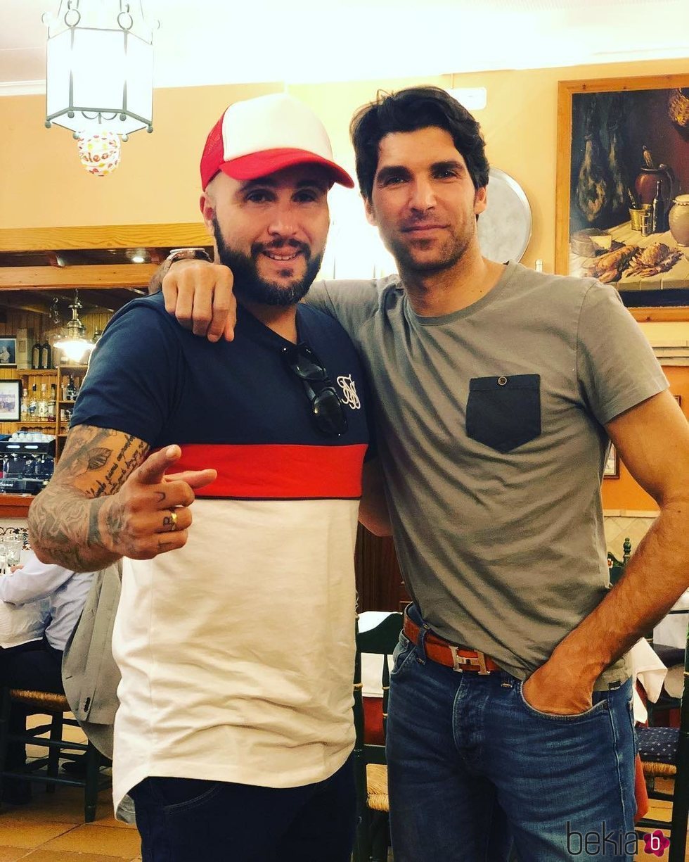 Kiko Rivera junto a su hermano Cayetano Rivera en abril