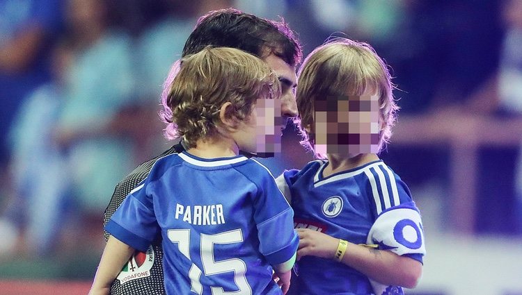 Iker Casillas con sus hijos Martín y Lucas celebrando la Supercopa de Portugal