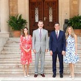 Los Reyes Felipe y Letizia con Pedro Sánchez y Begoña Gómez en su primer almuerzo juntos en Marivent