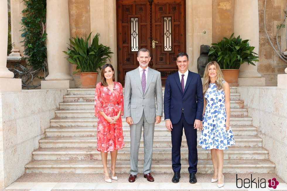 Los Reyes Felipe y Letizia con Pedro Sánchez y Begoña Gómez en su primer almuerzo juntos en Marivent