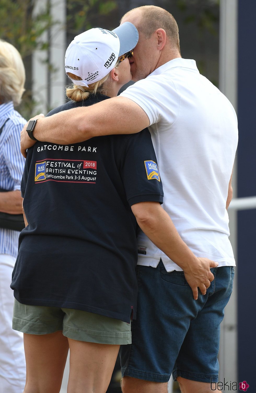 Zara Phillips y Mike Tindall se besan apasionadamente durante un festival en Gatcombe Park