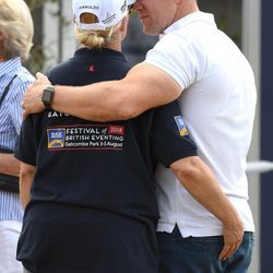 Zara Phillips y Mike Tindall se dejan ver muy acaramelados durante un festival celebrado en Gatcombe Park