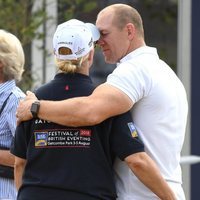 Zara Phillips y Mike Tindall se dejan ver muy acaramelados durante un festival celebrado en Gatcombe Park