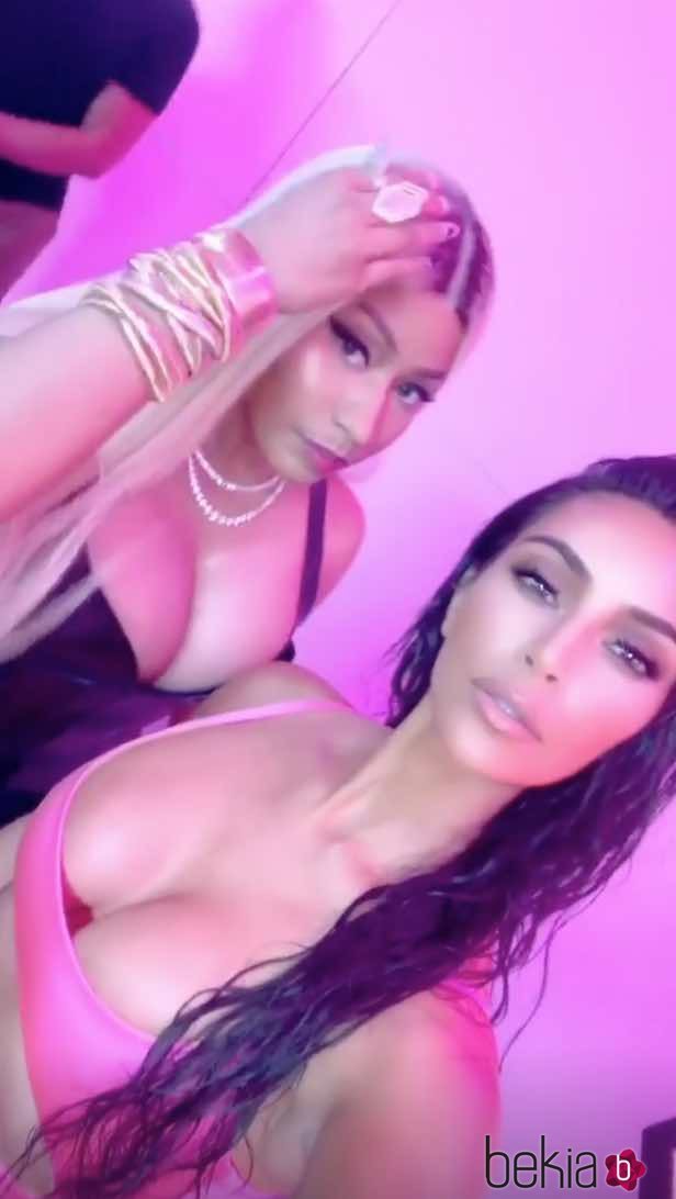 Kim Kardashian y Nicki Minaj en la fiesta del 21 cumpleaños de Kylie Jenner