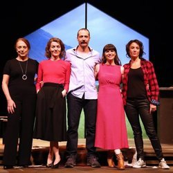 Lola Casamayor, Nuria González, Fele Martínez, Mónica Regueiro y Lucía Barrado