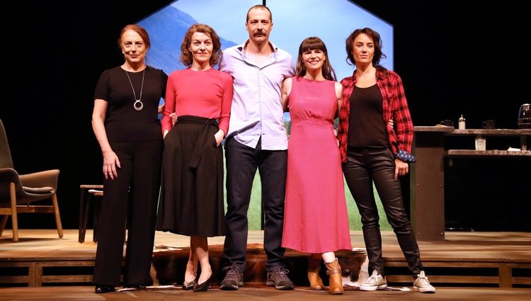 Lola Casamayor, Nuria González, Fele Martínez, Mónica Regueiro y Lucía Barrado