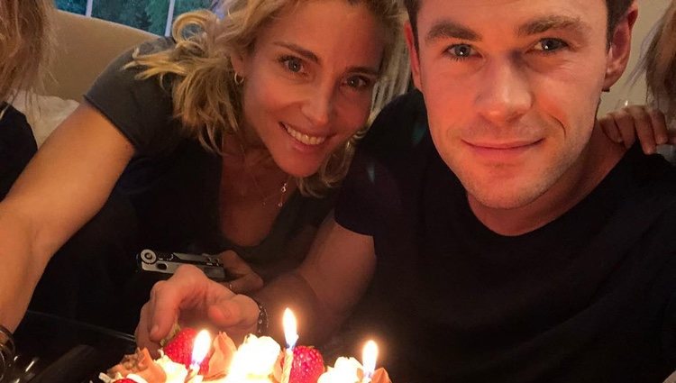 Chris Hemsworth celebrando su 35 cumpleaños con Elsa Pataky