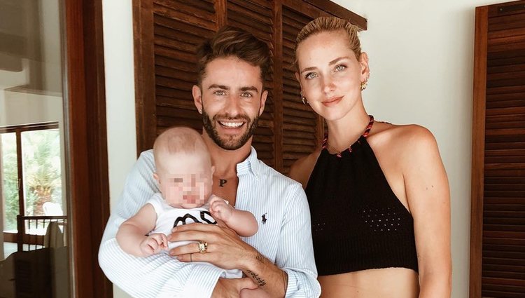 Pelayo Díaz junto a Chiara Ferragni y su hijo durante las vacaciones en Ibiza