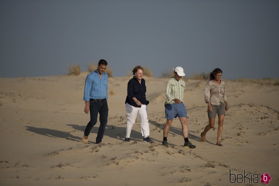 Pedro Sánchez, Angela Merkel y sus parejas durante su visita en Sanlúcar de Barrameda