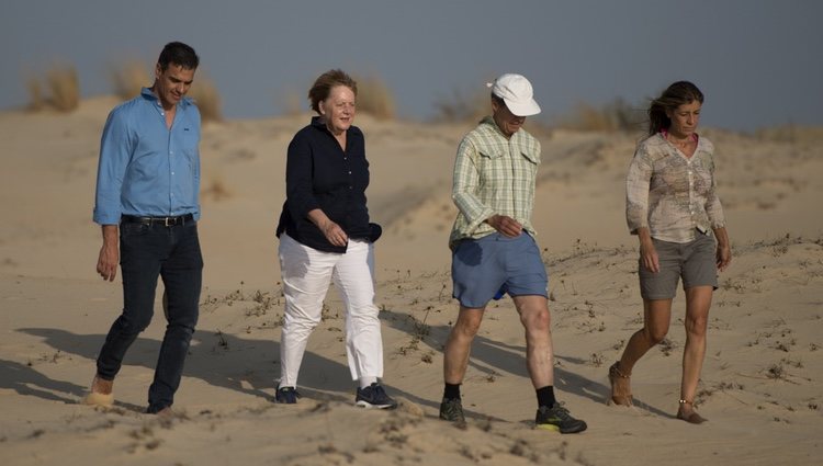 Pedro Sánchez, Angela Merkel y sus parejas durante su visita en Sanlúcar de Barrameda