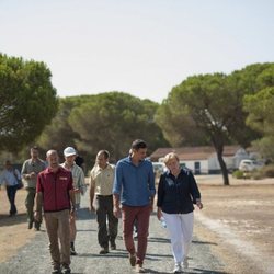 Pedro Sánchez y Angela Merkel pasean por el Parque Nacional de Doñana