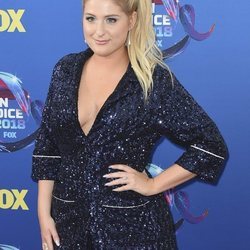 Meghan Trainor en la alfombra roja de los Teen Choice Awards 2018