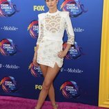 Hannah Stocking en la alfombra roja de los Teen Choice Awards 2018