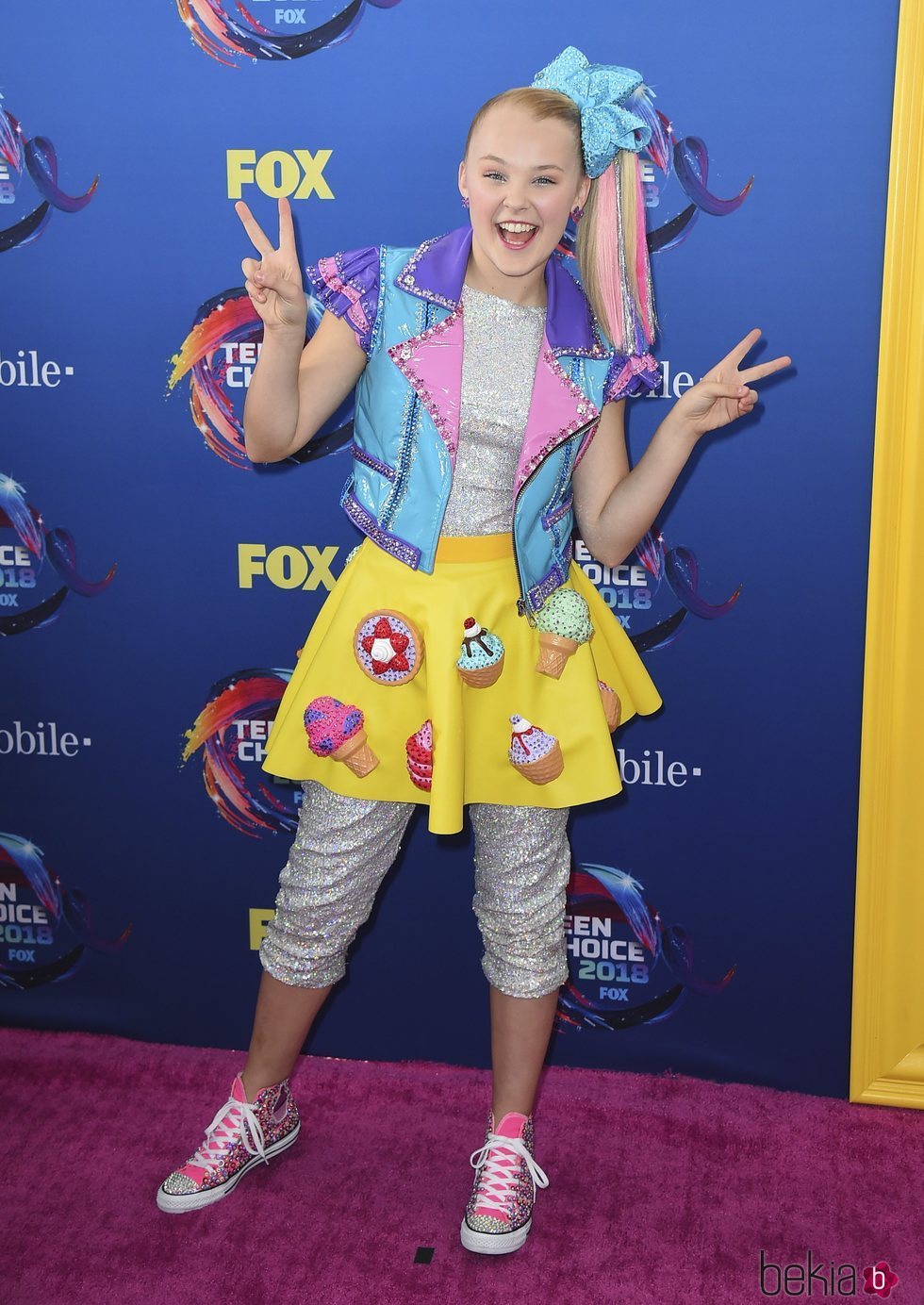 JoJo Siwa en la alfombra roja de los Teen Choice Awards 2018