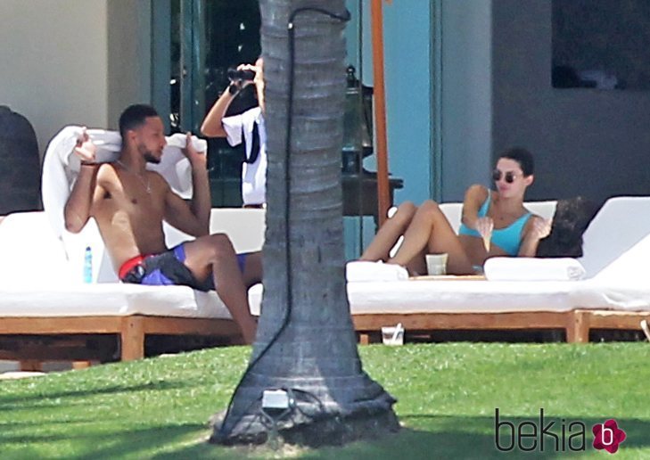 Kendall Jenner y Ben Simmons durante sus vacaciones en México