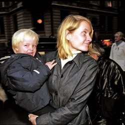 Mette-Marit de Noruega paseando con su hijo, Marius Borg antes de su boda con el Príncipe Haakon