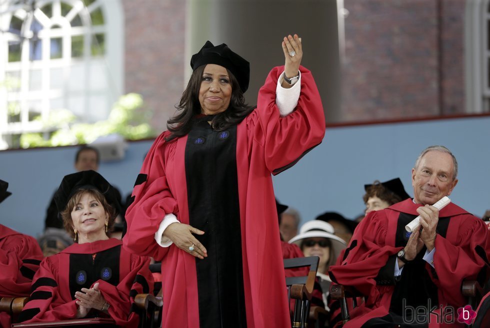 Aretha Franklin recibiendo el doctorado honorífico de las Artes en Harvad