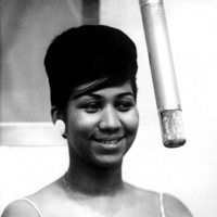 Aretha Franklin en un estudio de grabación en 1961