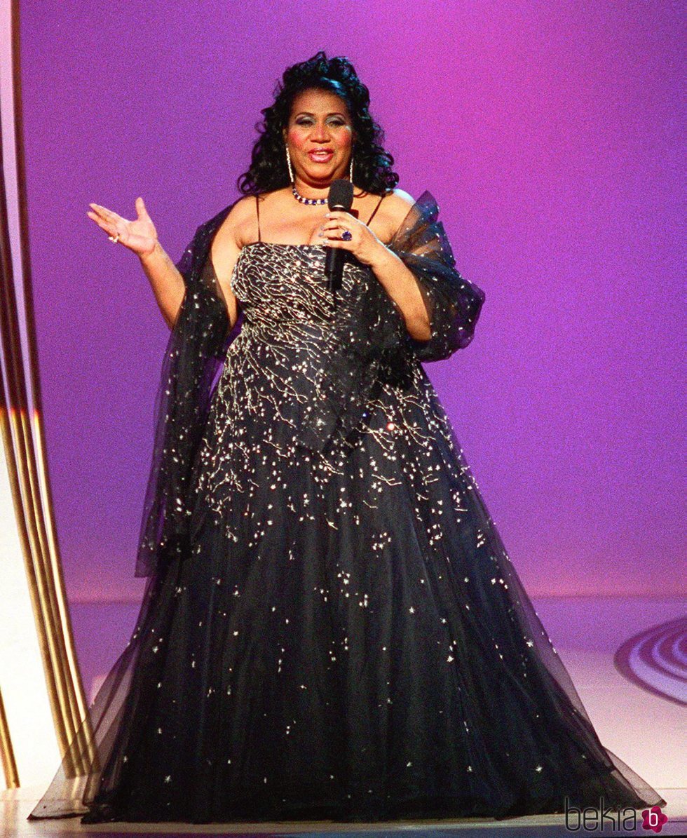 Aretha Franklin en el escenario de los premios 'Daytime Emmy' en 1999