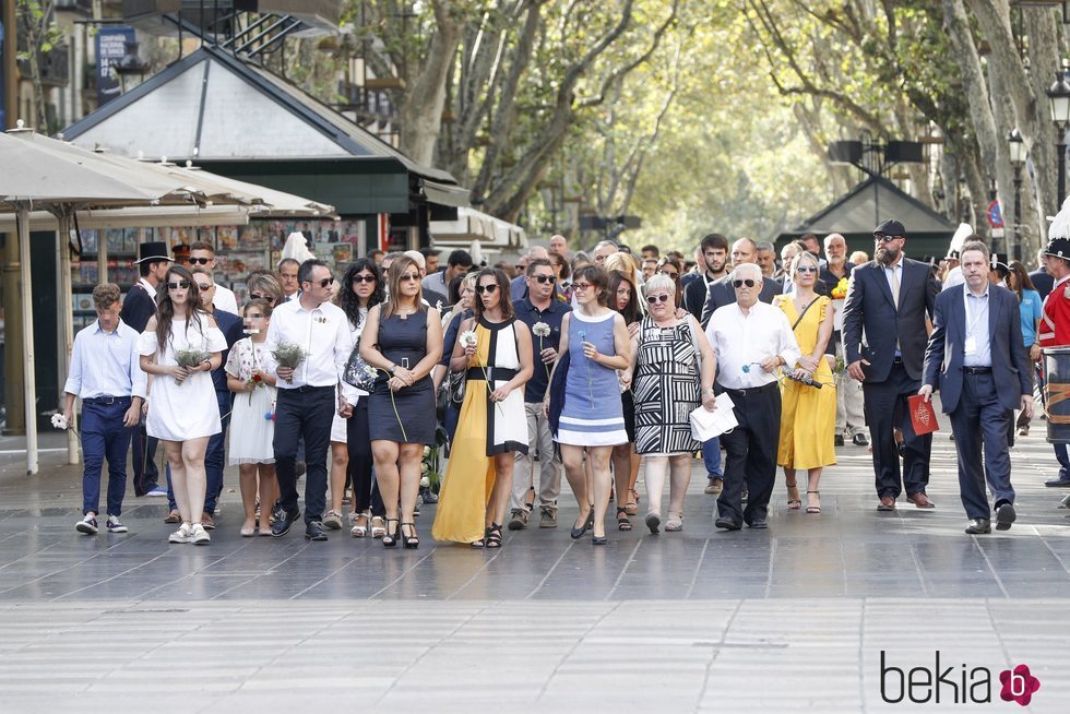 Familiares de las víctimas de los atentados de Barcelona y Cambrils en los actos por el primer aniversario