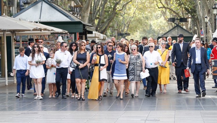 Familiares de las víctimas de los atentados de Barcelona y Cambrils en los actos por el primer aniversario