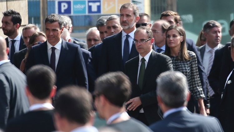 Los Reyes Felipe y Letizia y Pedro Sánchez en los actos por el primer aniversario de los atentados de Barcelona y Cambrils