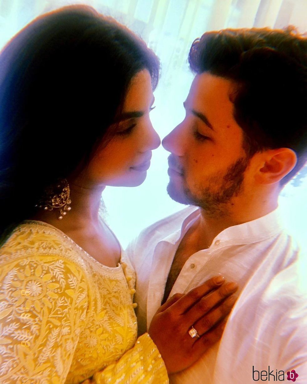 Nick Jonas y Priyanka Chopra confirman su compromiso