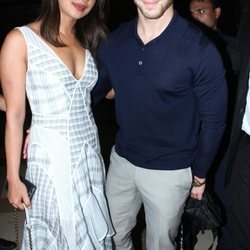 Nick Jonas y Priyanka Chopra de paseo por las calles de Mumbai