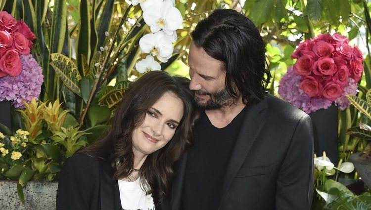 Winona Ryder y Keanu Reeves en la premiere de 'Destination Wedding'