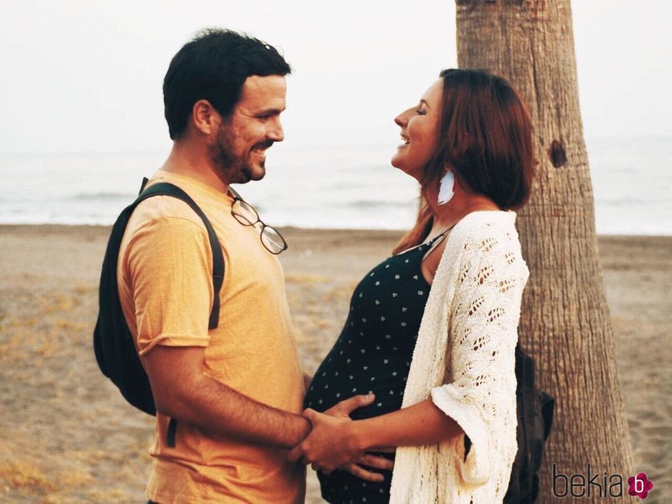 Alberto Garzón y Anna Ruiz muy felices durante sus vacaciones de verano