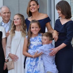 Jennifer Garner junto con su familia recibe la estrella en el Paseo de la Fama de Hollywood