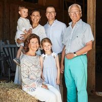 La Familia Real Sueca posa en el Palacio de Solliden