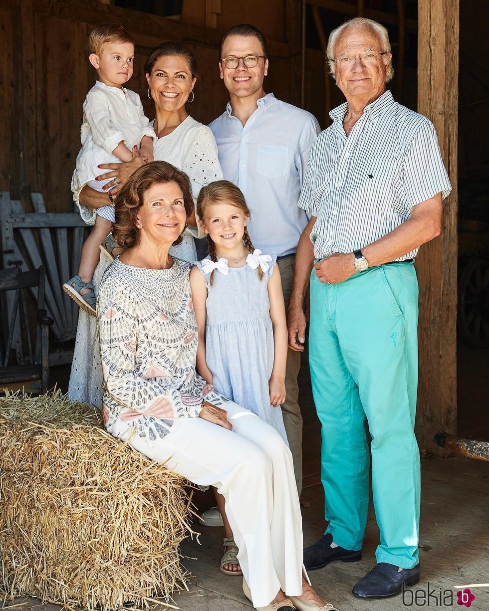 La Familia Real Sueca posa en el Palacio de Solliden