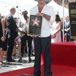 Simon Cowell recibe su estrella en el Paseo de la Fama de Hollywood