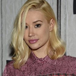 Iggy Azalea con una melena midi en un evento en Nueva York 2018