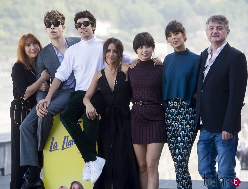 Gracia Olayo, Javier Calvo, Javier Ambrossi, Macarena García, Anna Castillo, Belén Cuesta y Richard Collins-Moore en el photocall de 'La llamada'