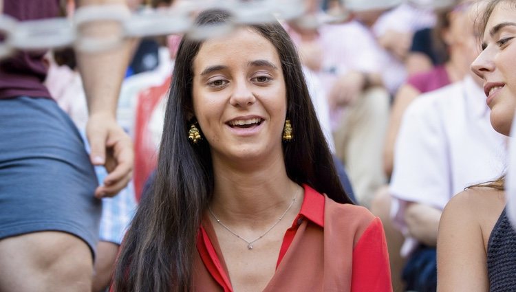 Victoria Federica viendo una corrida de toros de la Feria de Almería 2018