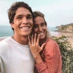 María Pombo y Pablo Castellano anunciando su boda