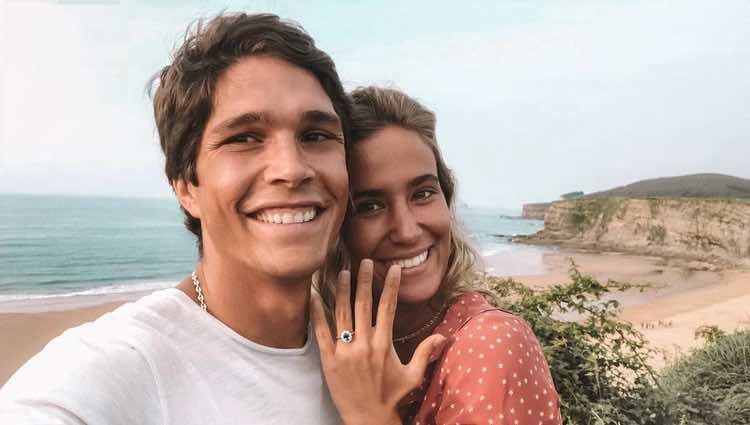 María Pombo y Pablo Castellano anunciando su boda