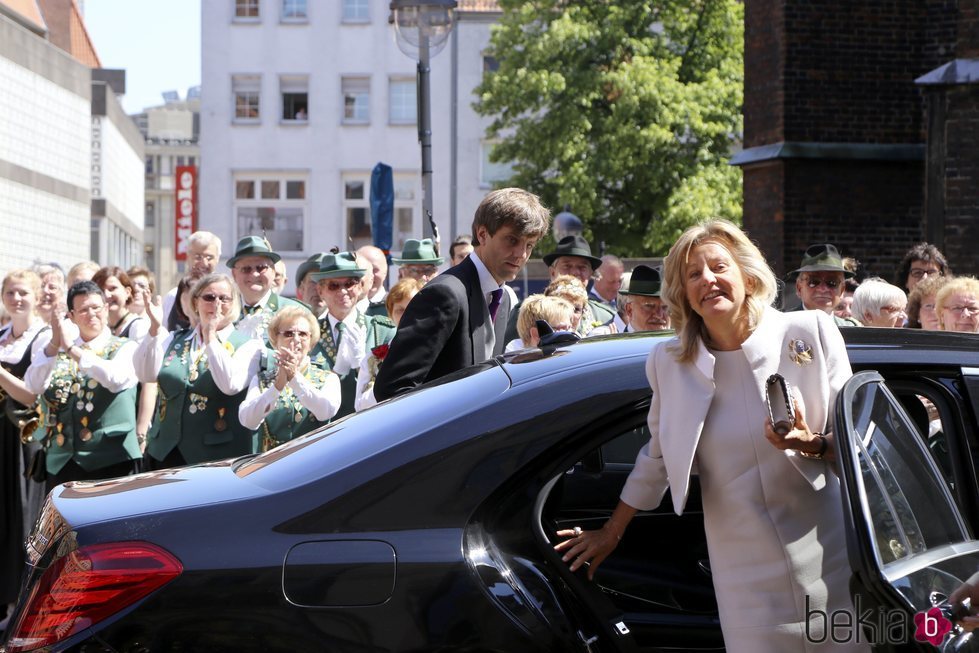 Ernesto Augusto de Hannover llega a su boda con Ekaterina Malysheva en compañía de su madre