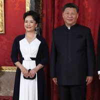 Xi Jinping y Peng Liyuan en la cena de gala en su honor en el Palacio Real