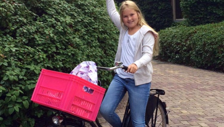 La Princesa Amalia de Holanda en su primer día de colegio en la Escuela de Sorghvliet