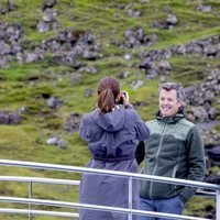 Mary de Dinamarca fotografía a Federico de Dinamarca en Islas Feroe