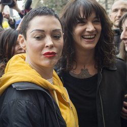 Rose McGowan y Asia Argento durante una manifestación del Metoo